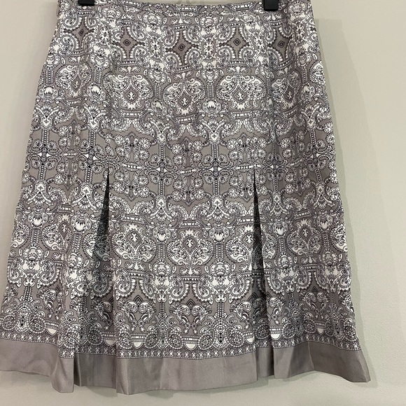 Ann Taylor Dresses & Skirts - LOFT Ann Taylor beautiful skirt w/ lining & zipper